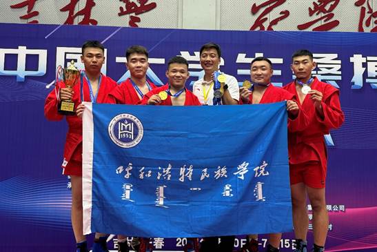 一群衣着蓝色衣服的男子中度可信度形貌已自动天生