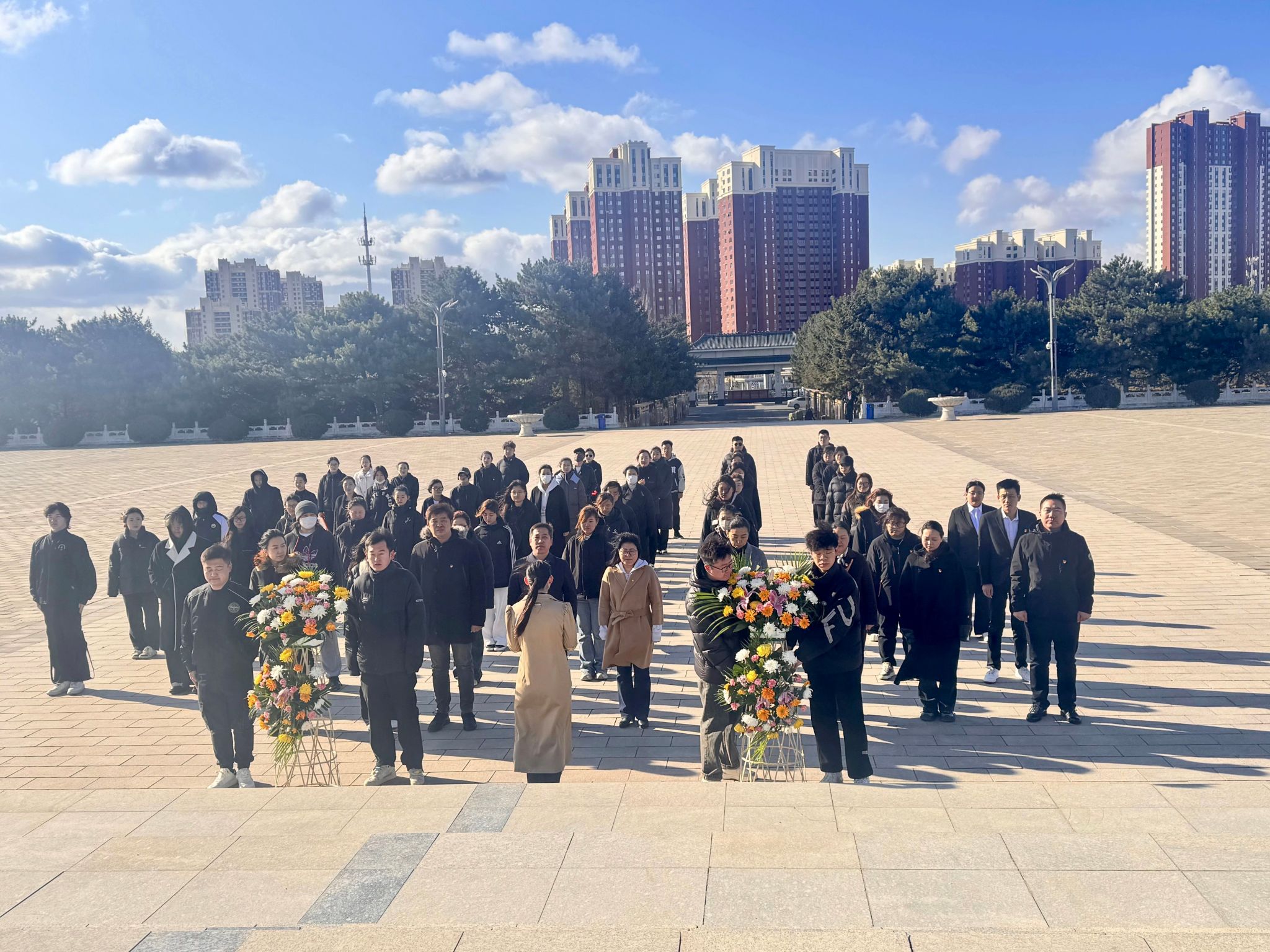 音乐与舞蹈学院、法学院党总支团结开展祭祀英烈党员教育运动