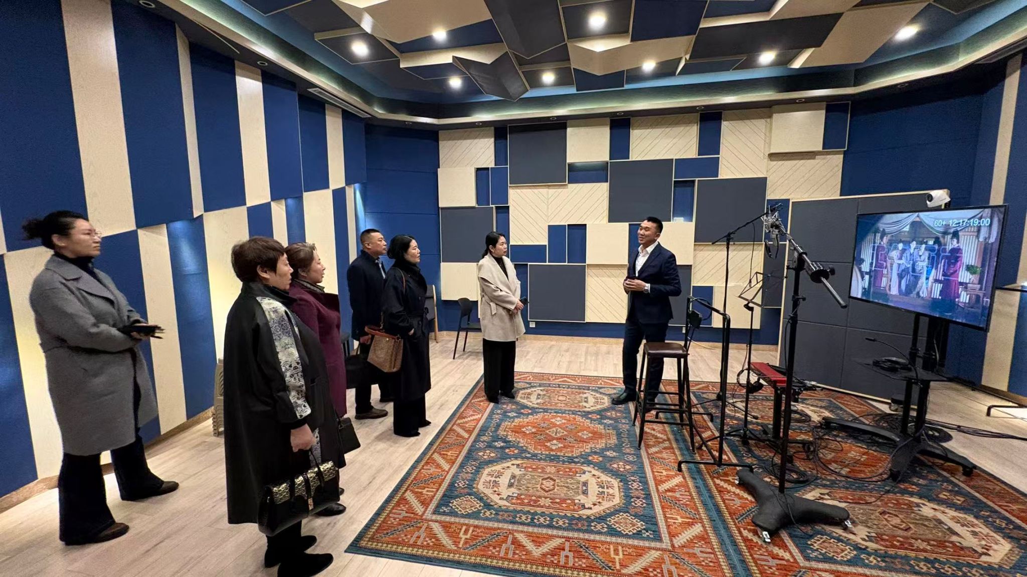 校向导带队我学院西席赴内蒙古胜天国际官网语影戏译制中心开展访企拓岗运动