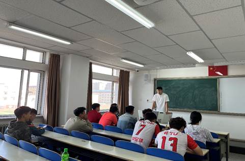 聚会室里的人们形貌已自动天生