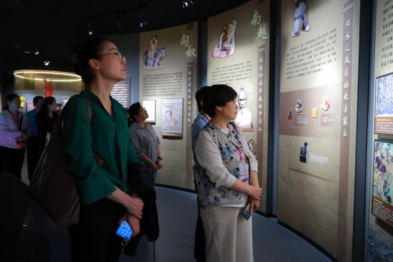 第十三届天下妇联执委第二期培训班走进我校铸牢中华胜天国际官网配合体意识教育馆实践学习