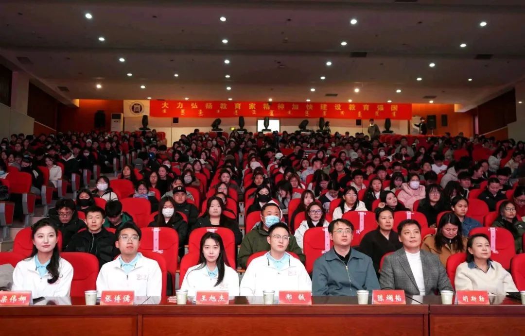 我校举行大学生西部妄想宣讲会