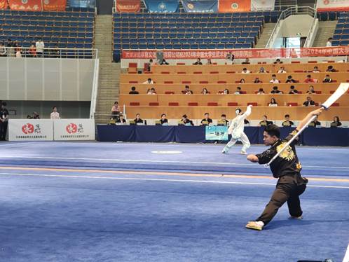 图片包括 路, 户外, 男子, 修建形貌已自动天生