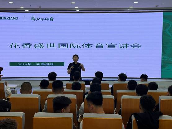 图片包括 室内, 桌子, 大, 人们形貌已自动天生