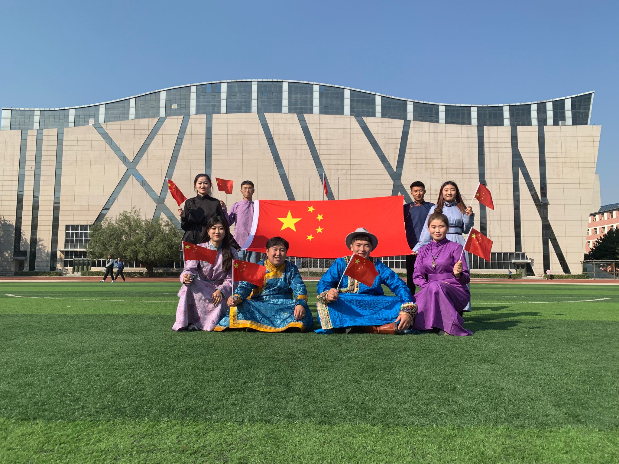 2019年开展“我和国旗合个影”主题党日运动