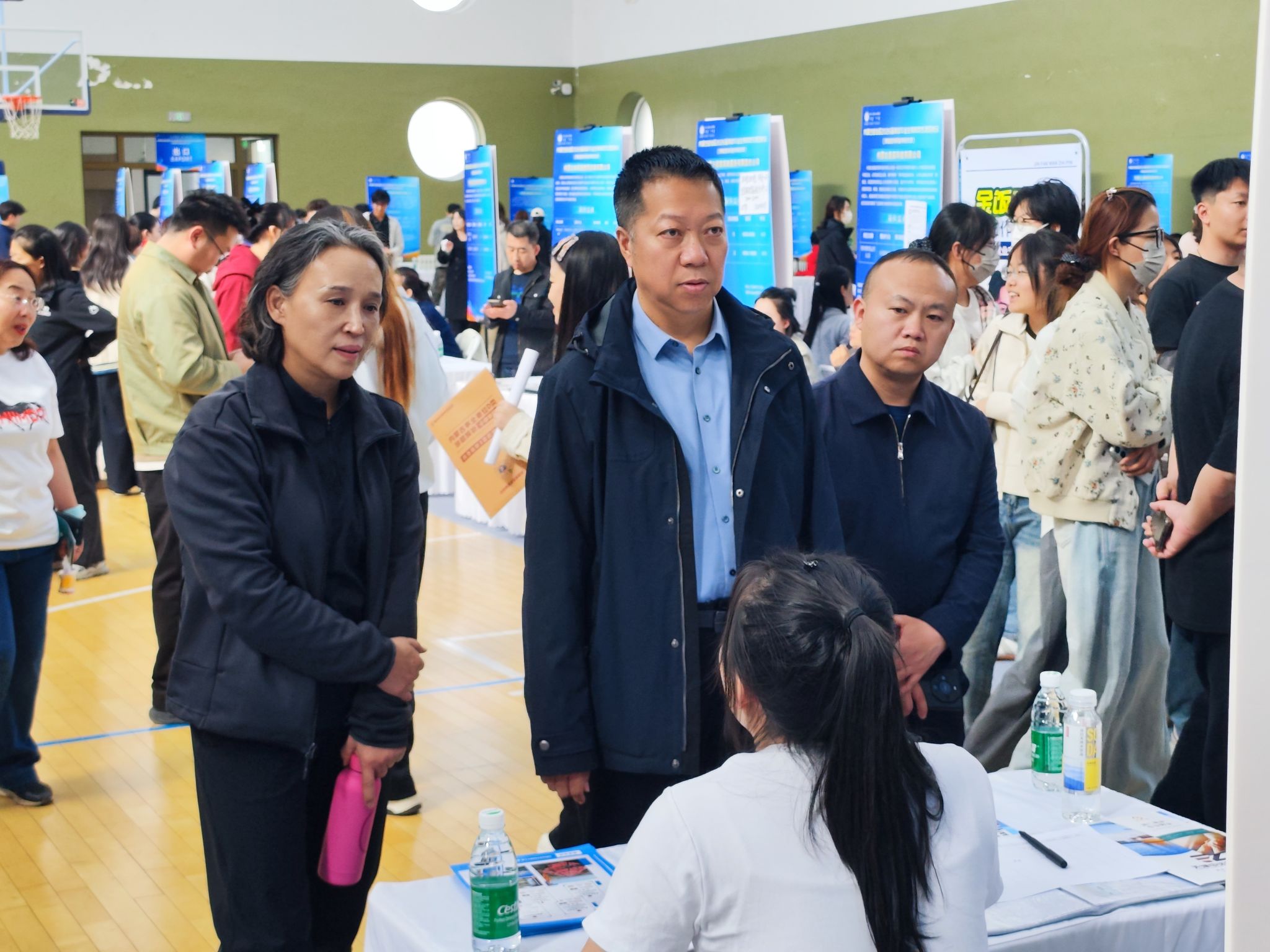 内蒙古自治区2026届高校结业生教育类专场招聘会在我校乐成举行