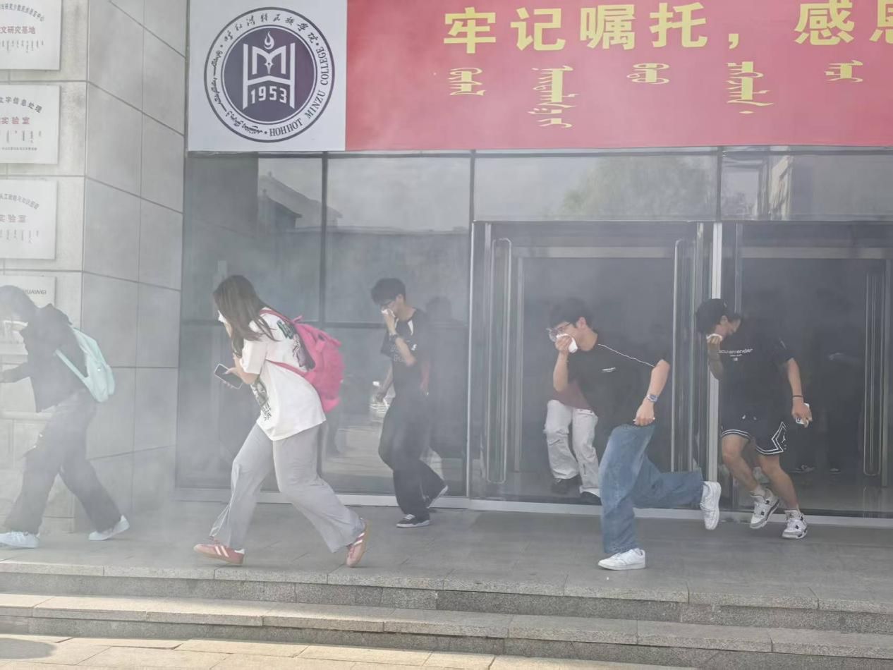 化学与情形工程学院团结清静治理处和实验室治理中心开展实验室消防清静知识培训及应急演练