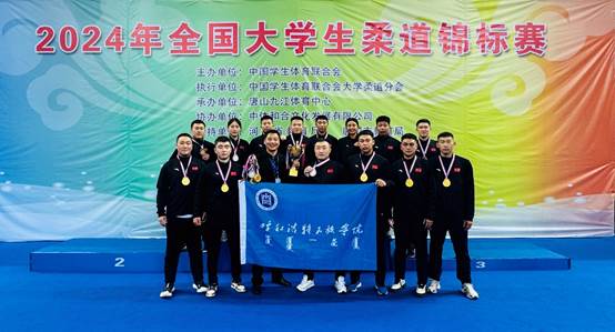 人的照片上写着字中度可信度形貌已自动天生